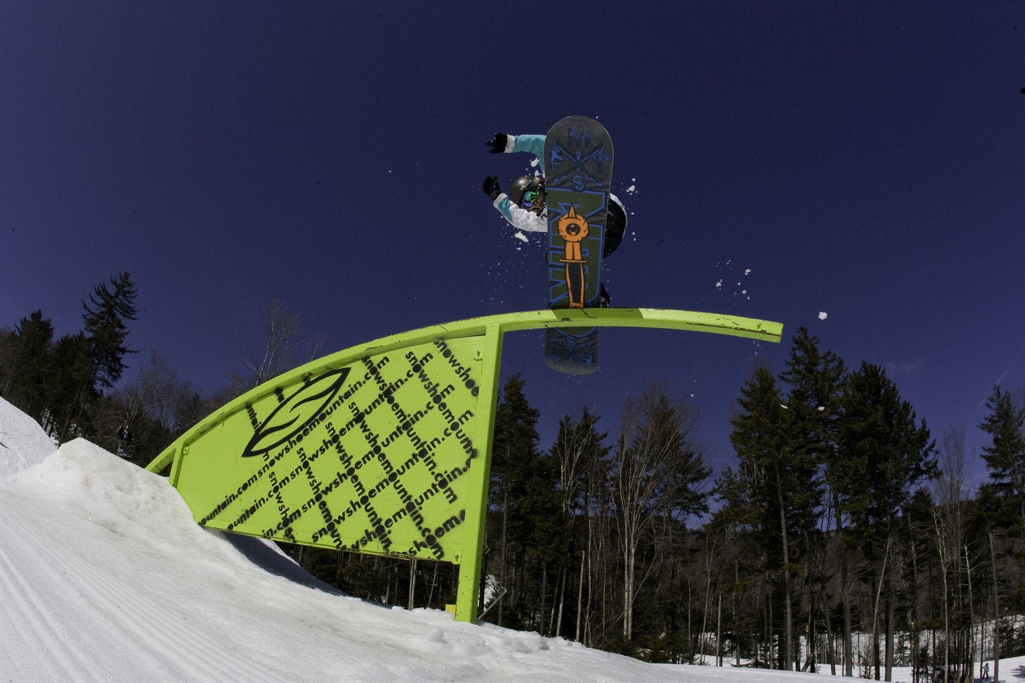 Expedition Station Snowshoe Exterior photo
